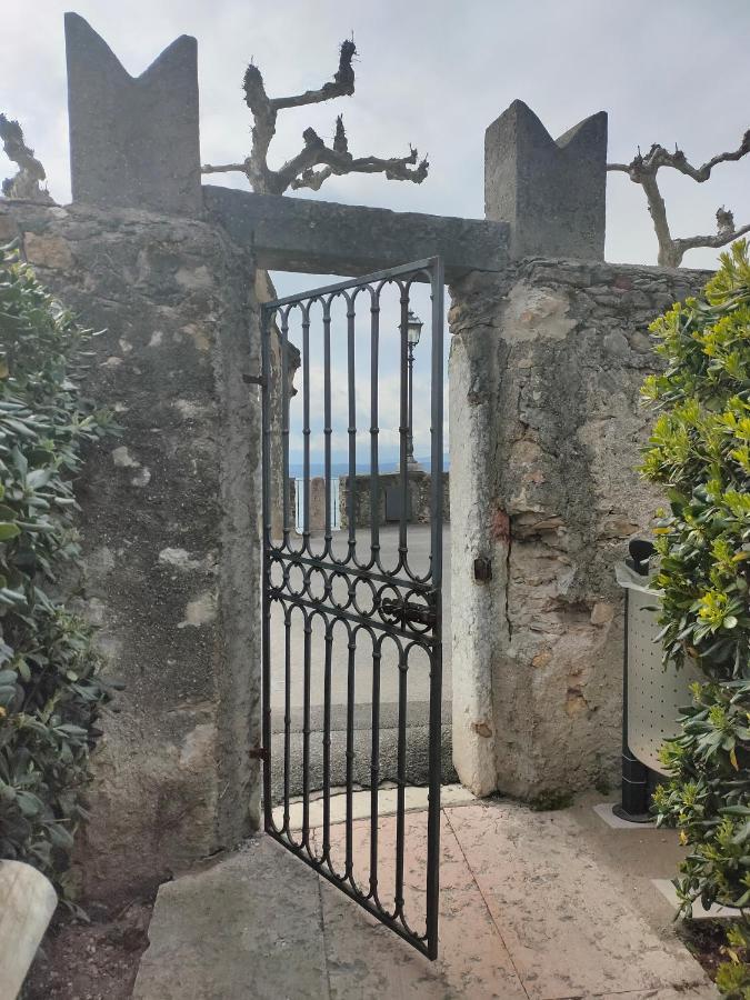 Garda Dreams Apartment Torri Del Benaco Exterior photo